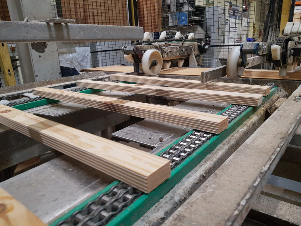 Side surface gluing with Mixon machine