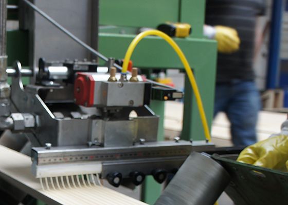 Detail of Niemes surface glue application system